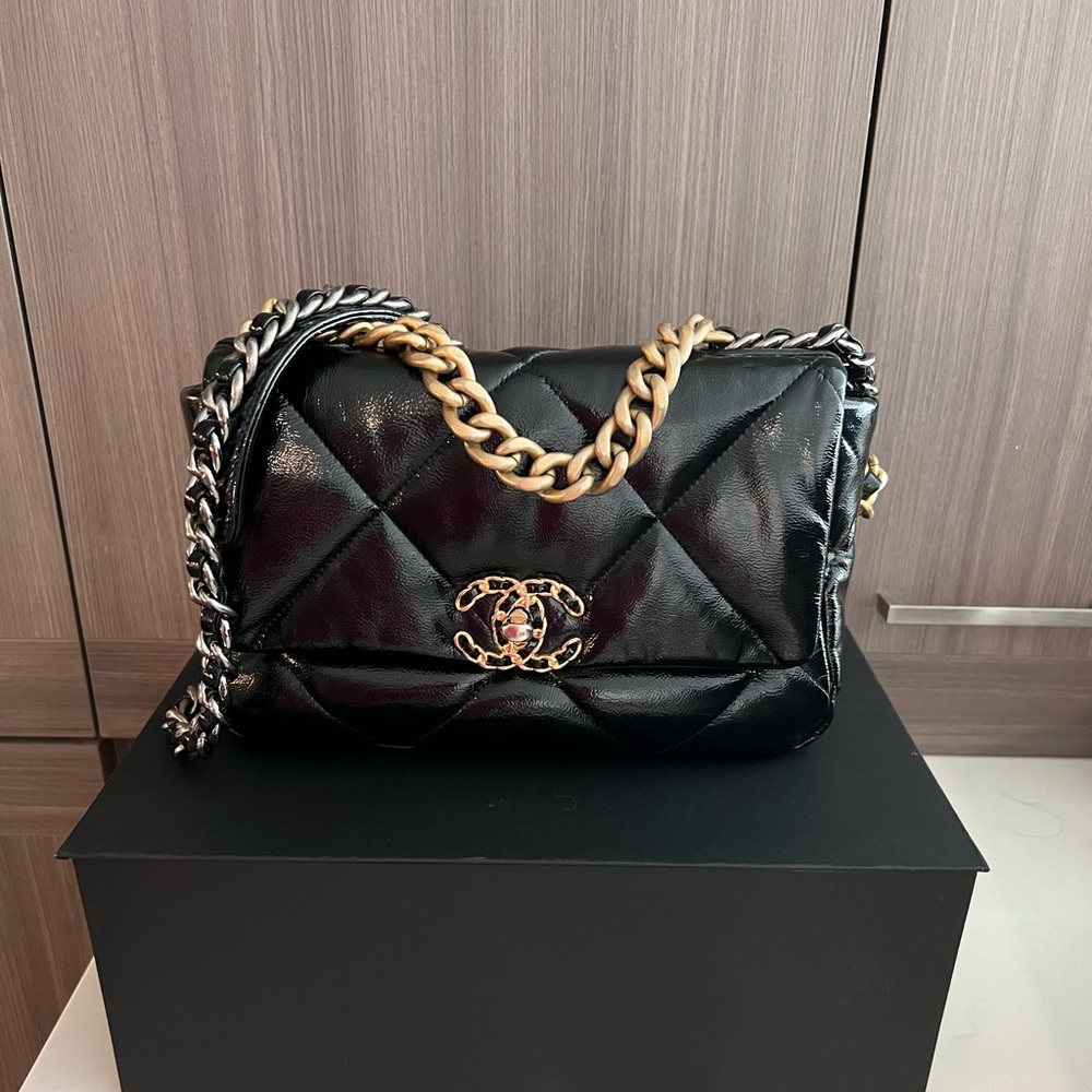 SMALL CHANEL 19